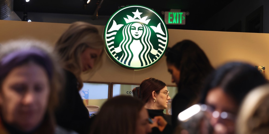 Starbucks to cut 900 jobs, close some underperforming stores